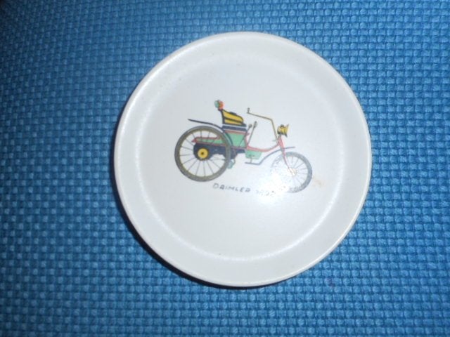 Vintage Villeroy & Boch onderzetters met auto's, Huis en Inrichting, Gebruikt, Steen/keramiek, Glasonderzetter, Meerkleurig