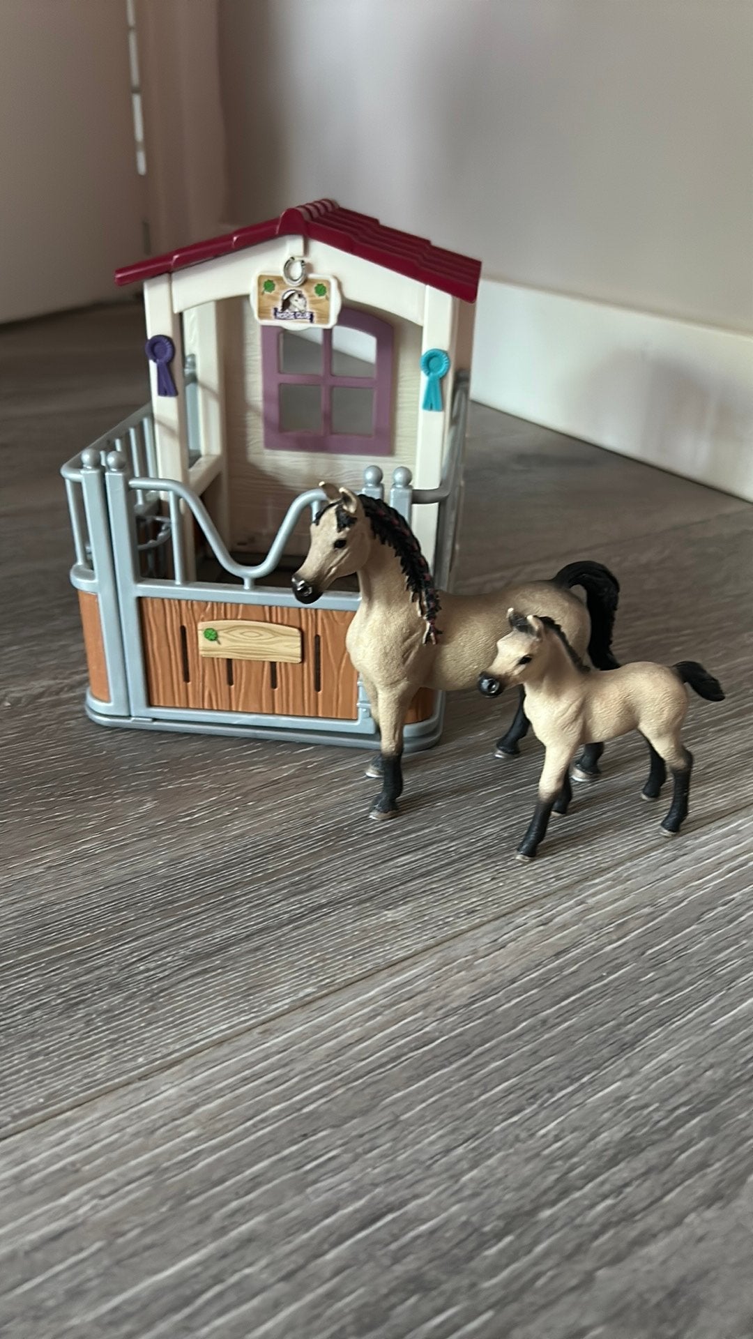 Schleich stal, paard en veulen, Verzamelen, Dierenverzamelingen, Ophalen of Verzenden, Gebruikt, Paard, Beeldje of Figuurtje
