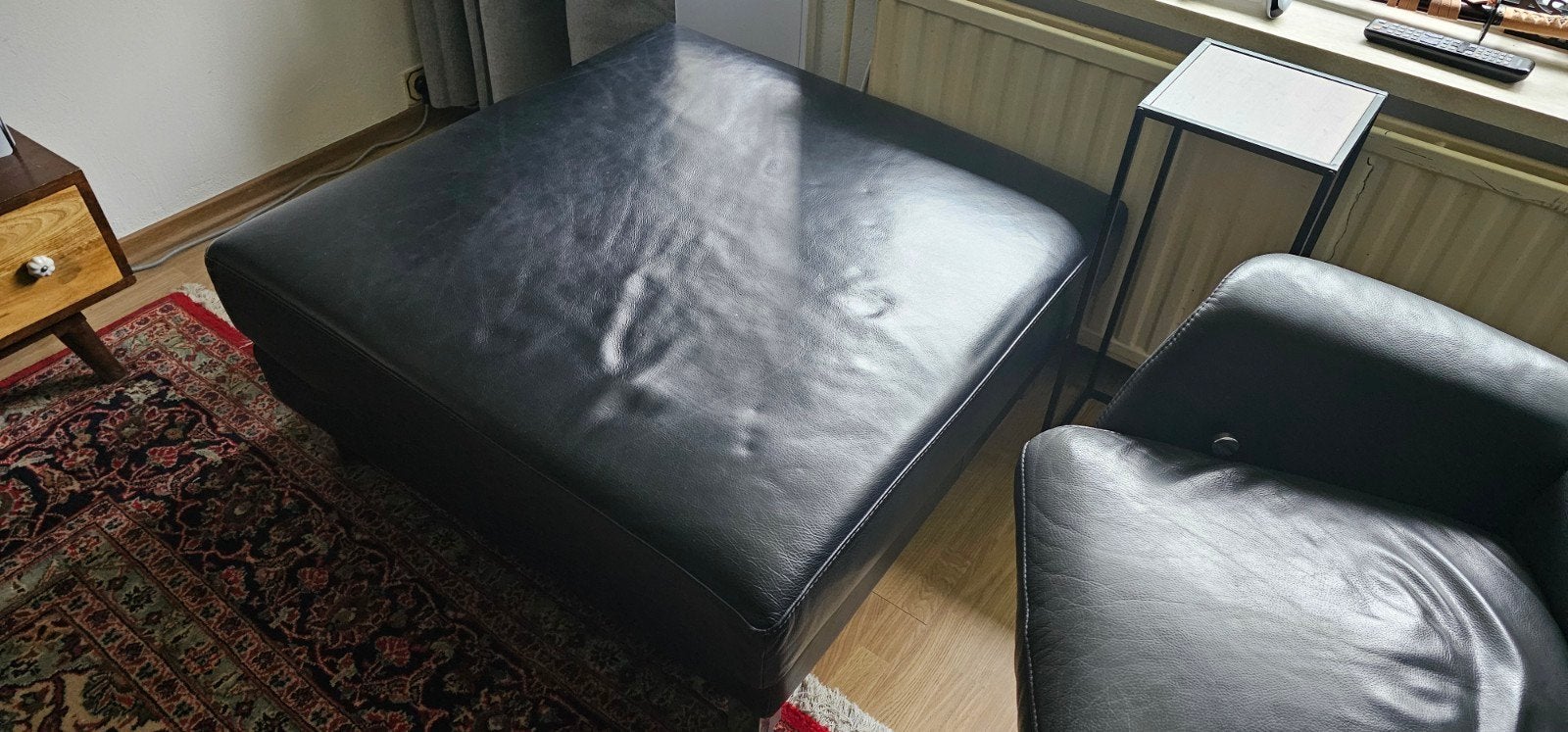 Zwarte leren poef 1x1m x 45cm, Ophalen, Vierkant, Leer, 75 tot 100 cm