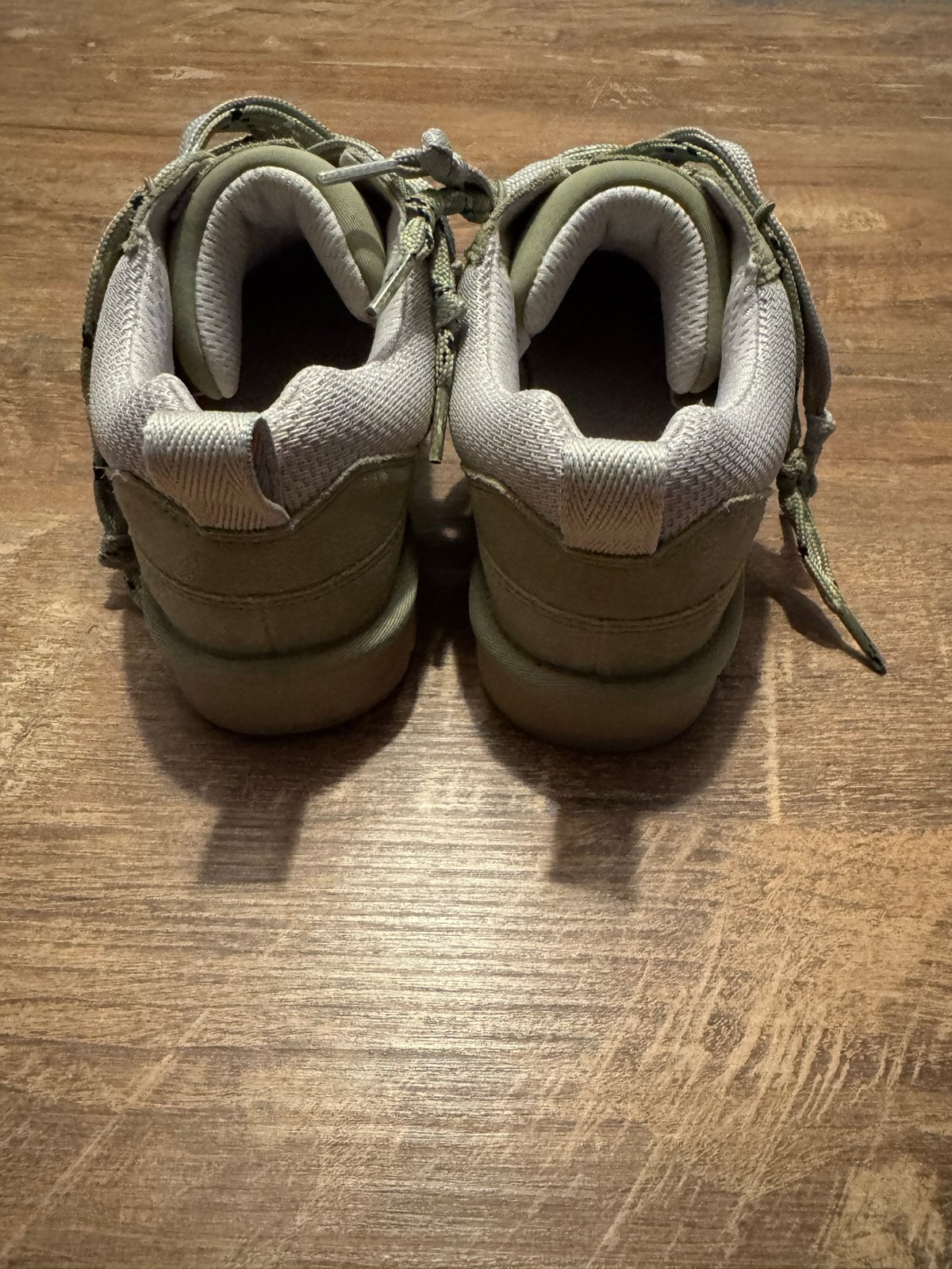 Uggs sneakers groen - Maat 40, Ophalen of Verzenden, Zo goed als nieuw, Groen, Sneakers of Gympen