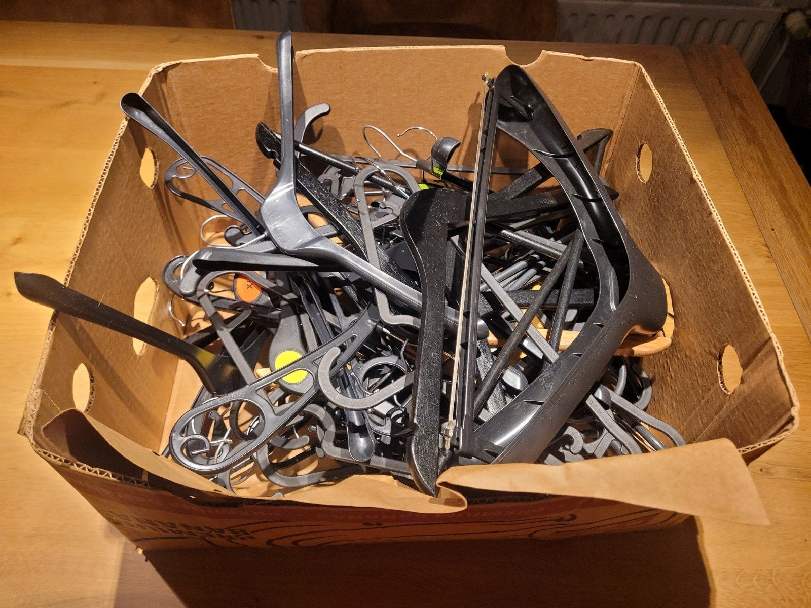 Gratis Kledinghangers, Ophalen