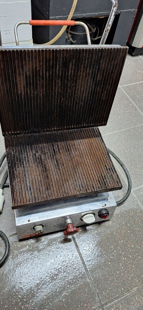Contactgrill op krachtstroom, Ophalen, Gebruikt