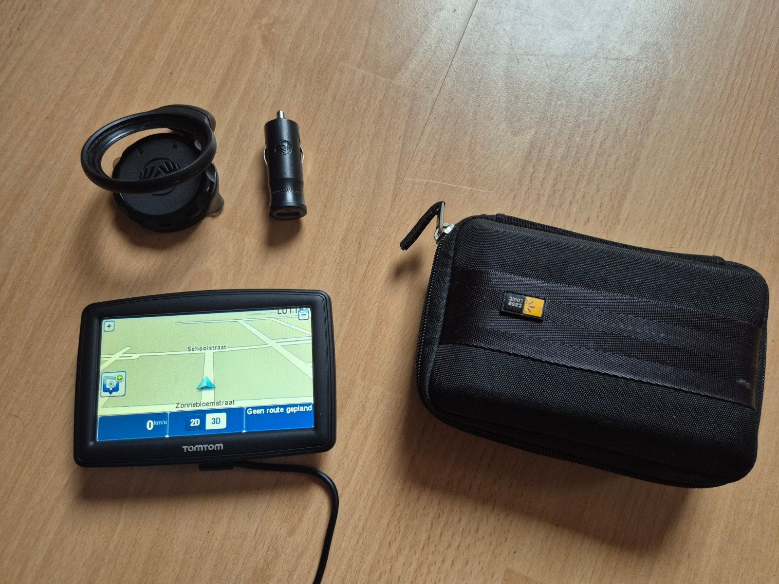 TomTom navigatiesysteem met accessoires en hoes, Ophalen, Zo goed als nieuw
