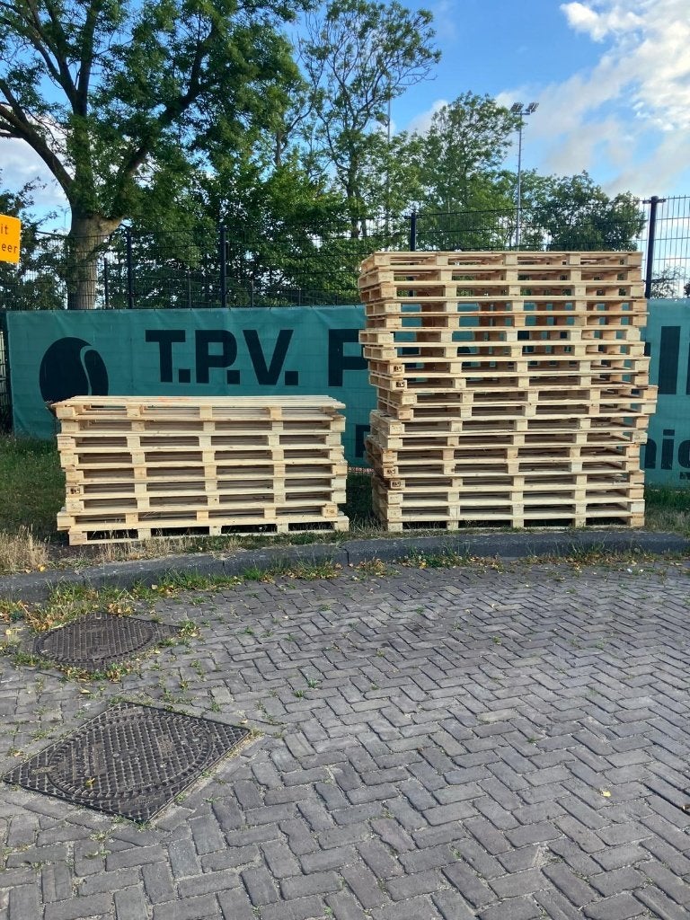 Houten pallets gratis af te halen op parkeerplaats, Ophalen, Zo goed als nieuw, 200 tot 250 cm, 50 mm of meer