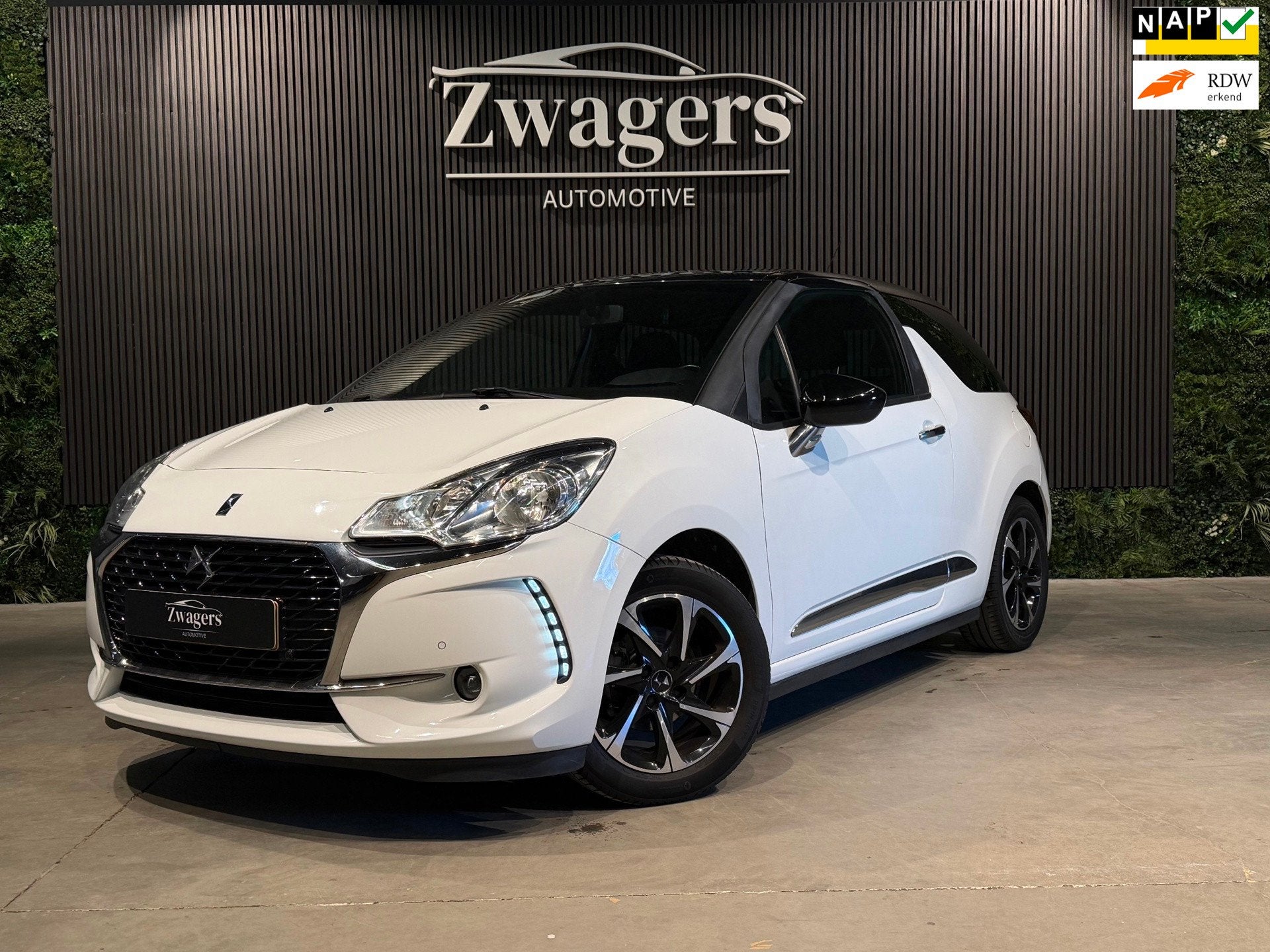 Citroën DS 3 1.2 PureTech Connected Chic | Carplay |Navi |, Voorwielaandrijving, Stof, Gebruikt, 1199 cc