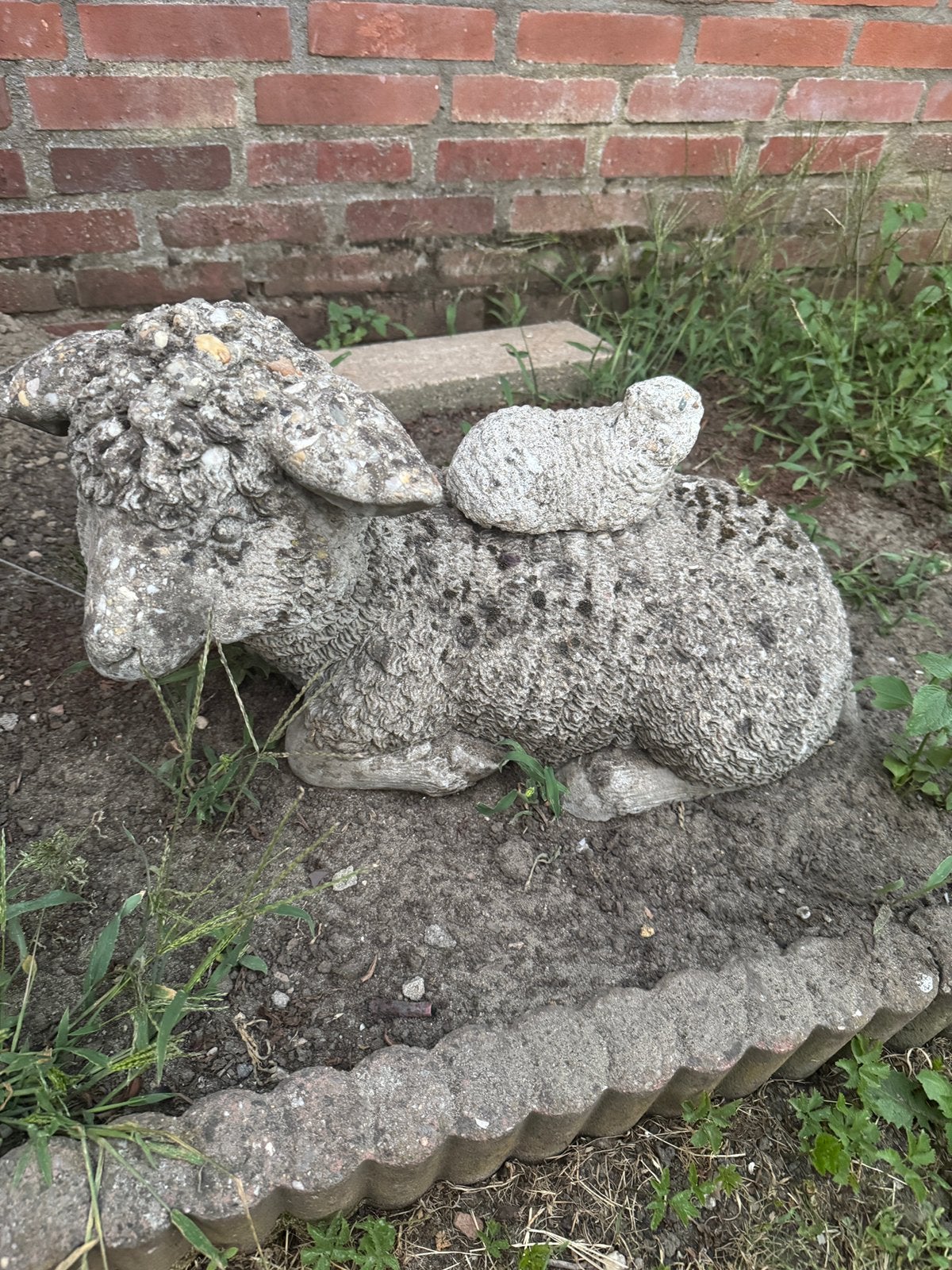 2 Schapen van steen, Tuin en Terras, Ophalen of Verzenden, Gebruikt, Steen, Dierenbeeld