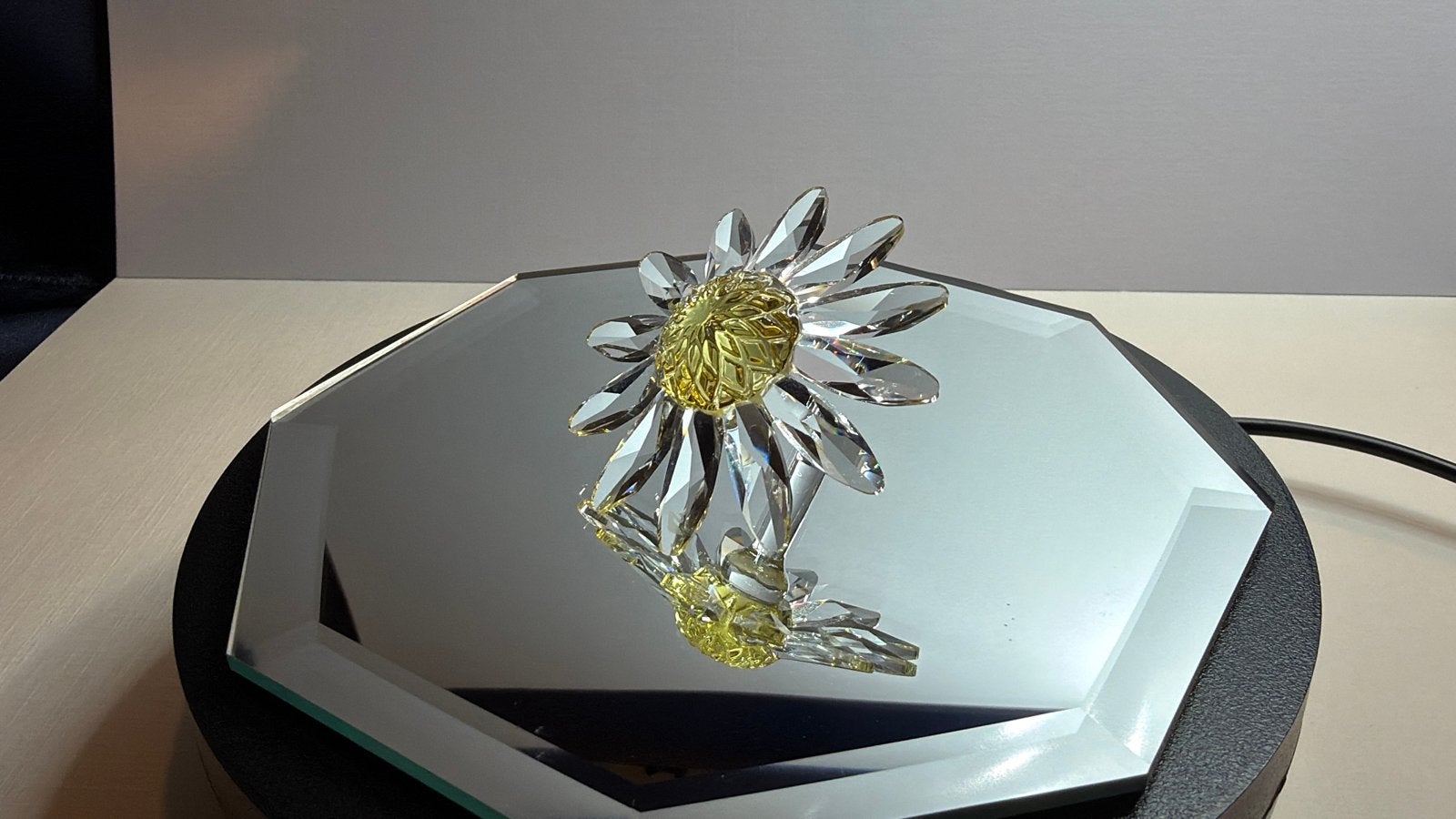 Swarovski kristallen margriet/madeliefje – nieuwstaat, Ophalen of Verzenden, Zo goed als nieuw, Overige typen