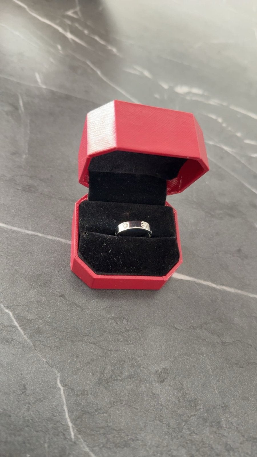 Cartier Love Ring -, Ophalen of Verzenden, Dame of Heer, Met edelsteen, Zilver