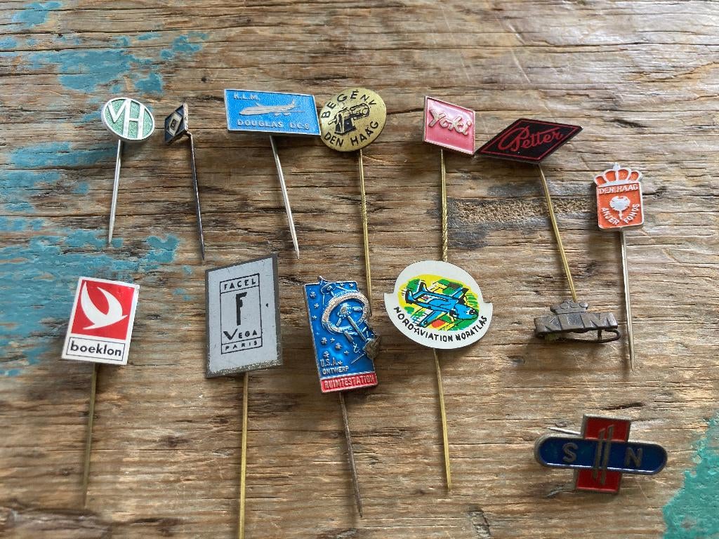 21 speldjes sport en luchtvaart, Verzamelen, Speldjes, Pins en Buttons, Ophalen of Verzenden, Gebruikt, Sport, Speldje of Pin