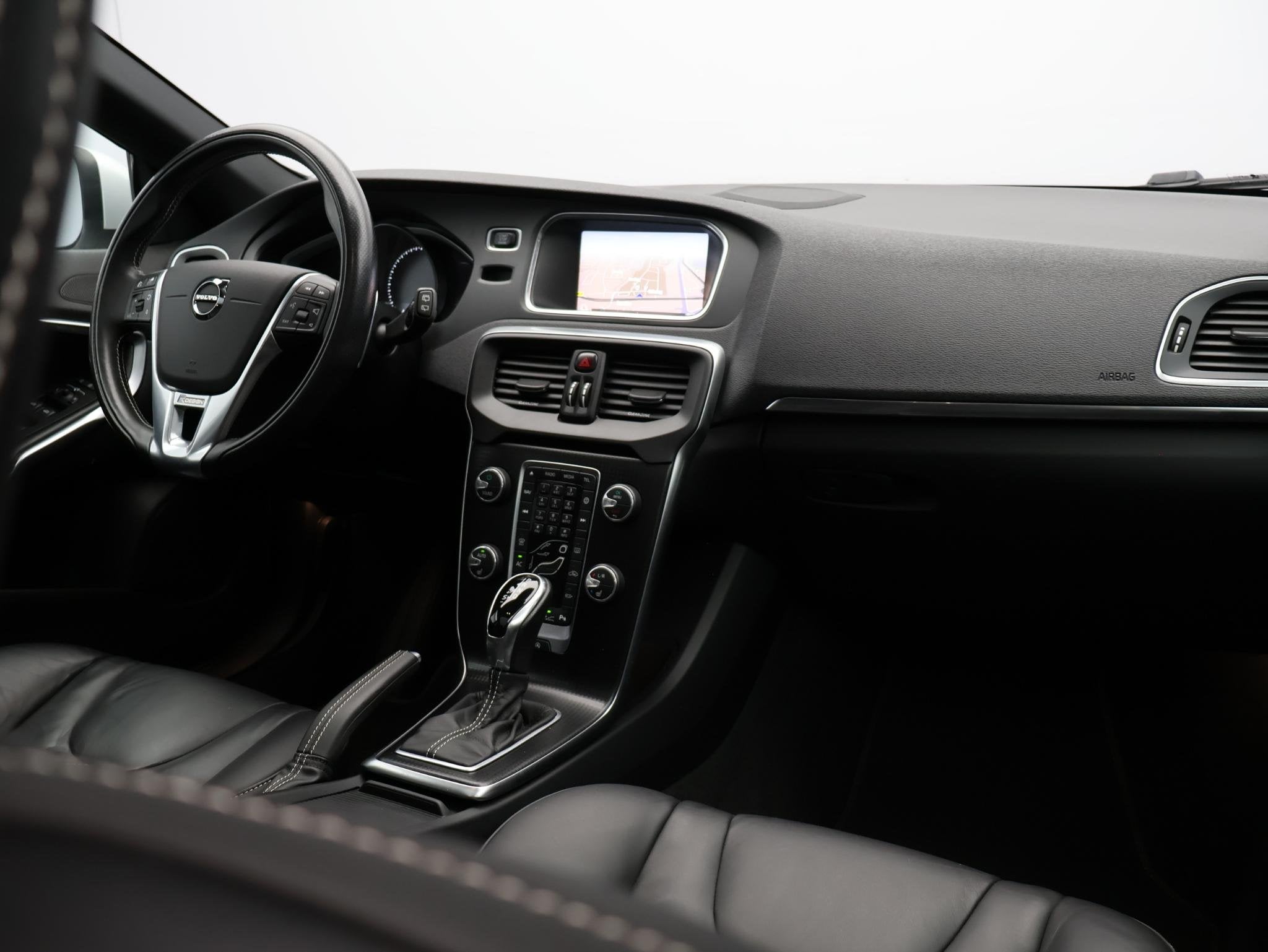 Volvo V40 T3 Automaat Polar+ Sport R-Design / Trekhaak / Ada, Auto's, Volvo, Euro 6, 700 kg, Wit, Origineel Nederlands