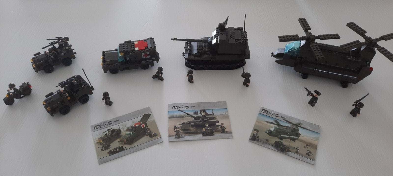 Militaire bouwset: tank, helikopter, ambulance en meer, Ophalen of Verzenden, Zo goed als nieuw