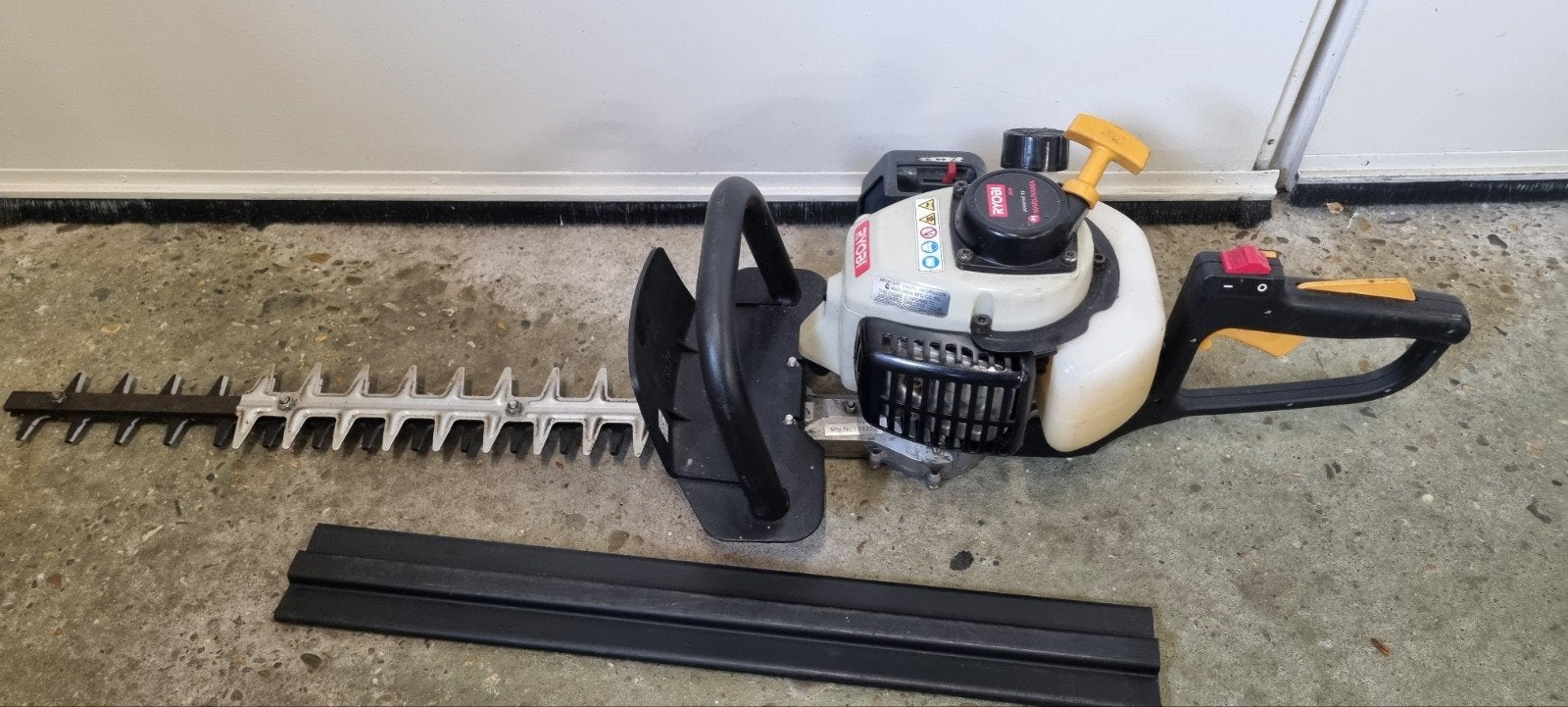 Ryobi Heggenschaar goed werkend, messen geslepen, Ophalen of Verzenden, Gebruikt, Benzine, Ryobi