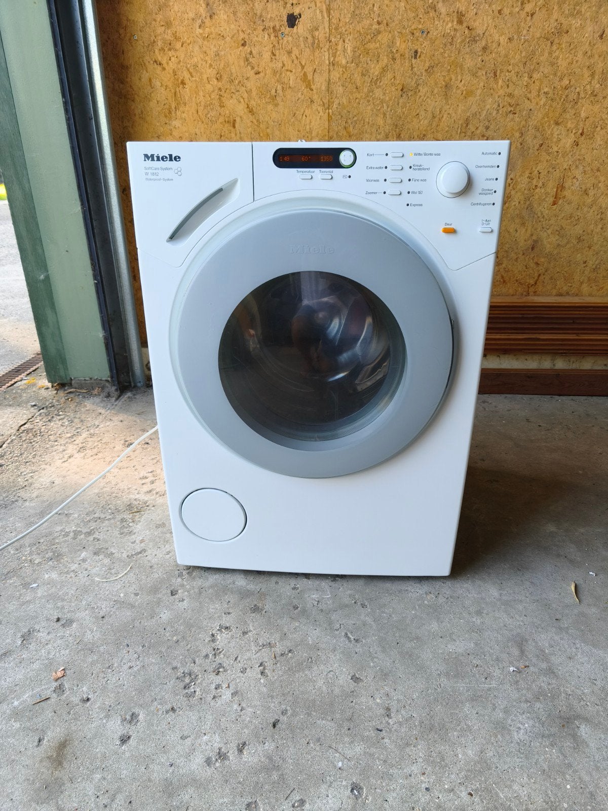 Nette! Miele wasmachine 6KGmet WPS, 6 tot 8 kg, Ophalen, 1200 tot 1600 toeren, 85 tot 90 cm