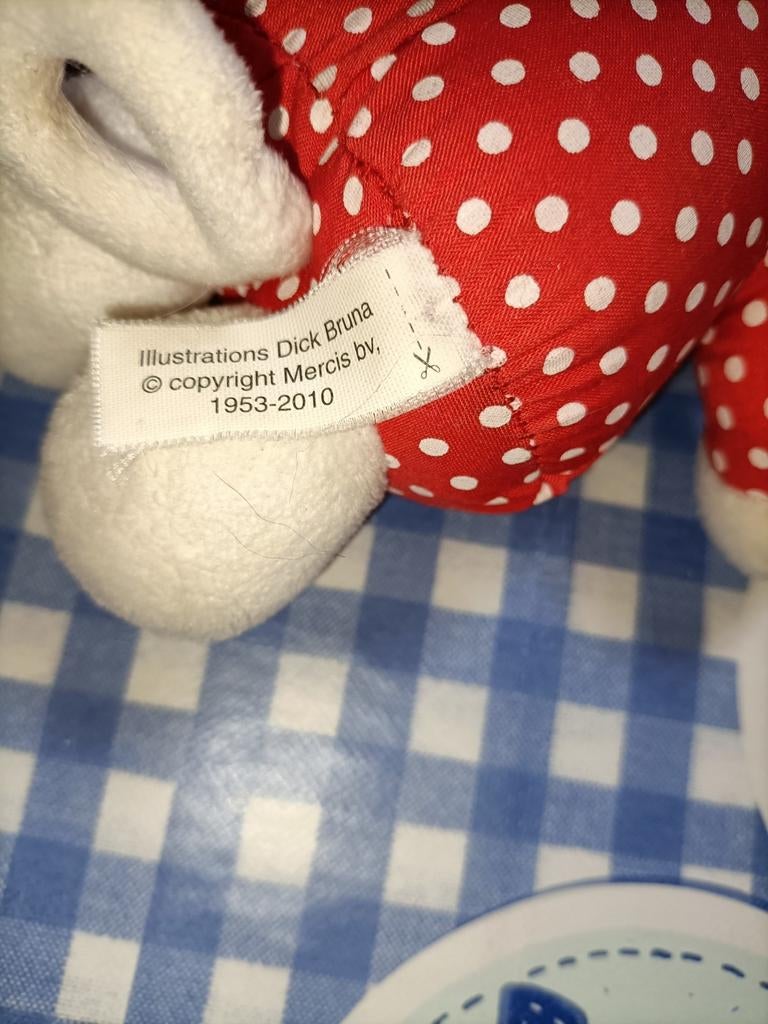 Nijntje knuffel rood met witte stippen met liedje, Ophalen of Verzenden, Zo goed als nieuw, Konijn