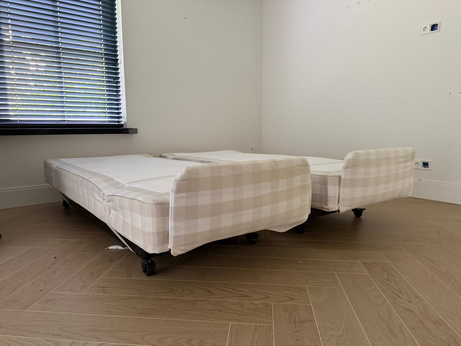 2x Hästens bed, zonder matras. Opknapper., Huis en Inrichting, Ophalen, Gebruikt, 90 cm, Eenpersoons