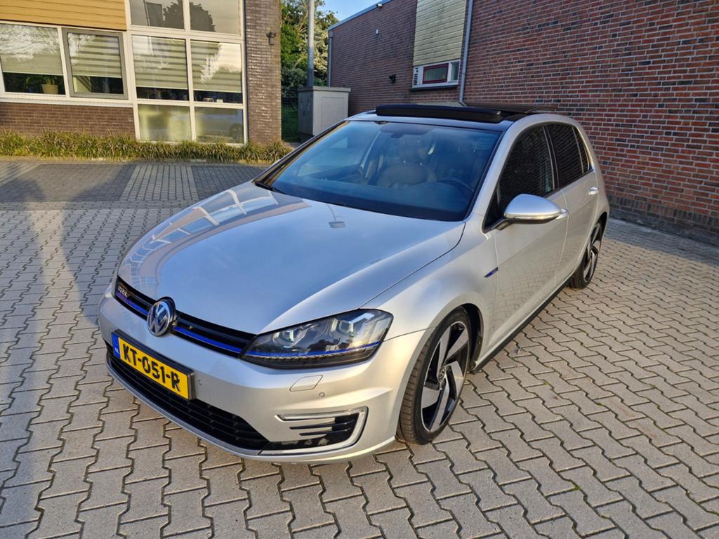 Volkswagen Golf VII GTE | PANO | KEYLESS | Connected Series, Auto's, Volkswagen, Stof, Zwart, 4 cilinders, 1395 cc