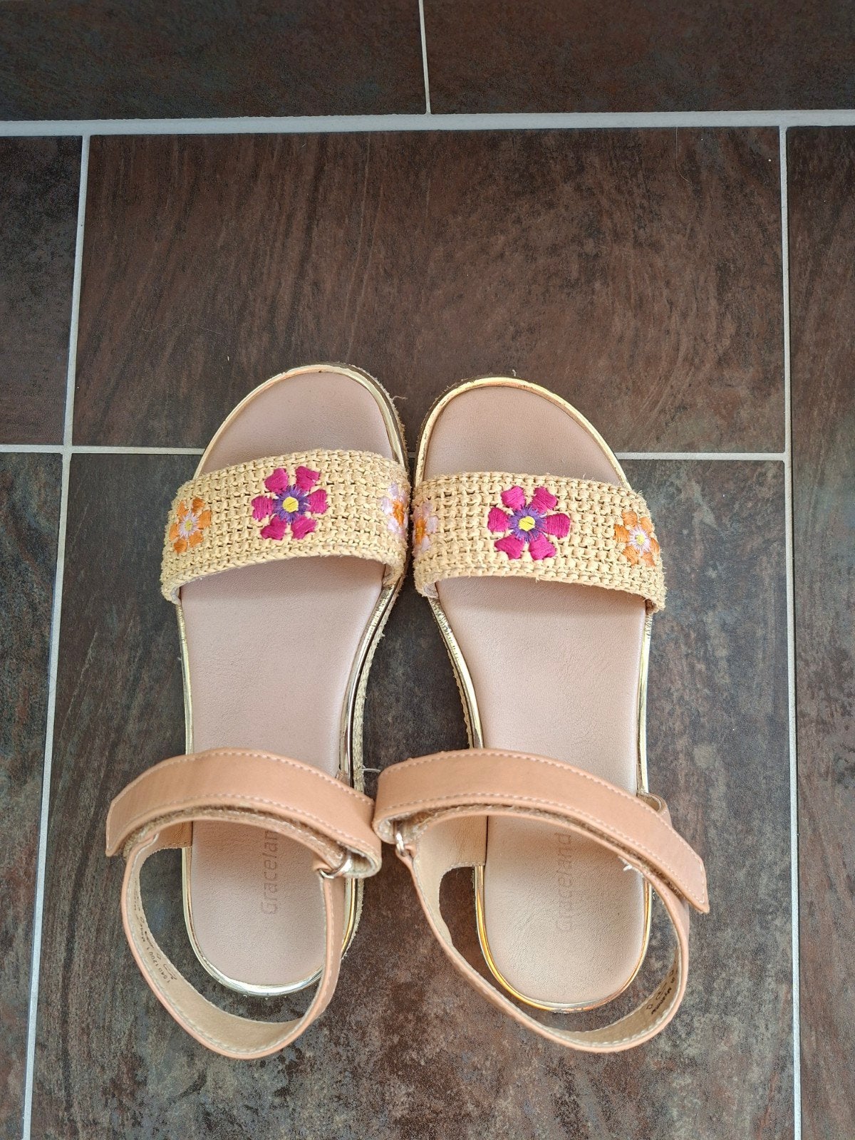 Meisjes sandalen met bloemenborduursel maat 34, Gebruikt, Meisje, Graceland, Overige typen