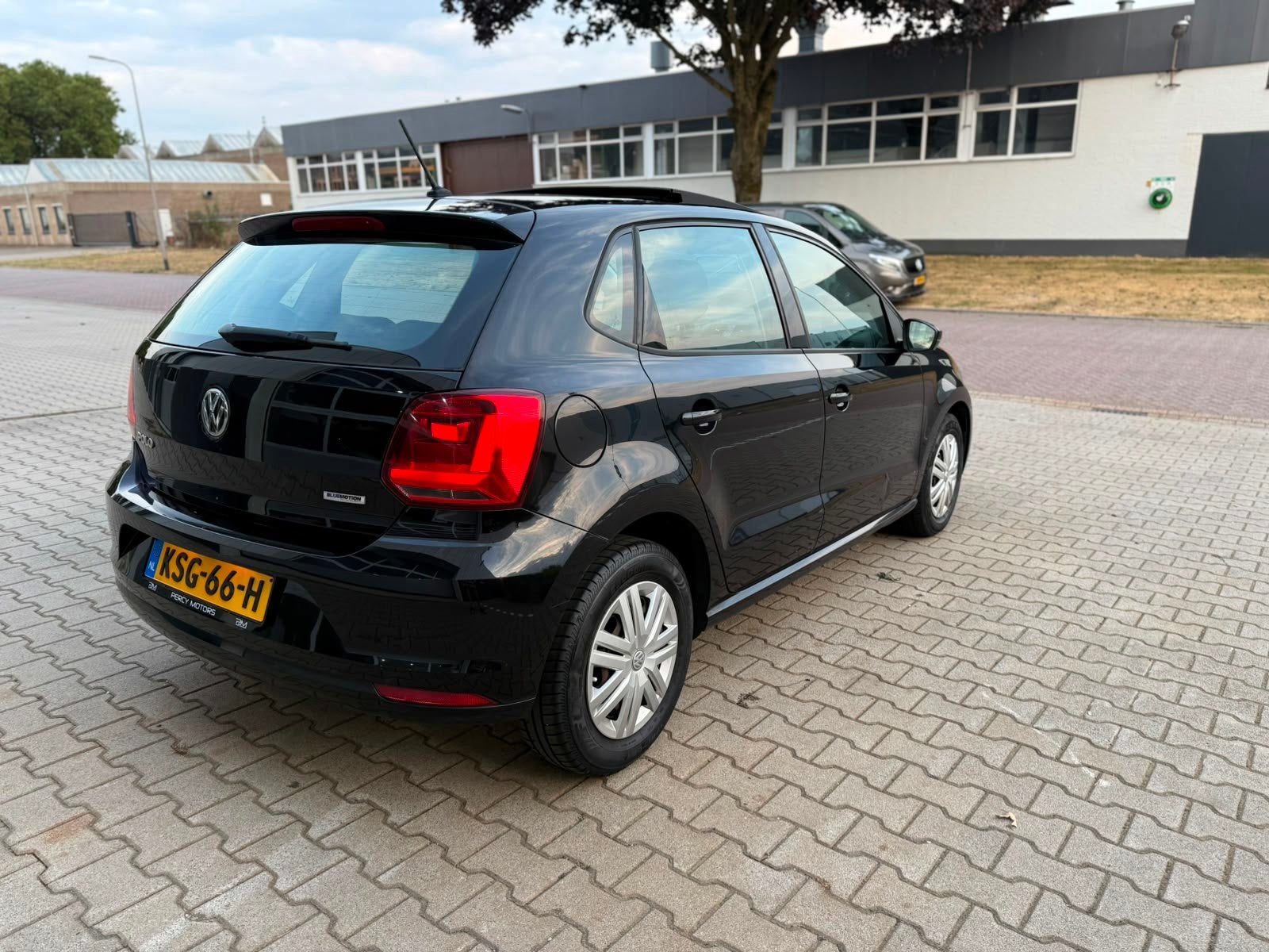 Volkswagen POLO 1.0 Panorama Schuifdak Facelift 5 deurs Tops, Stof, Gebruikt, 60 pk, Zwart
