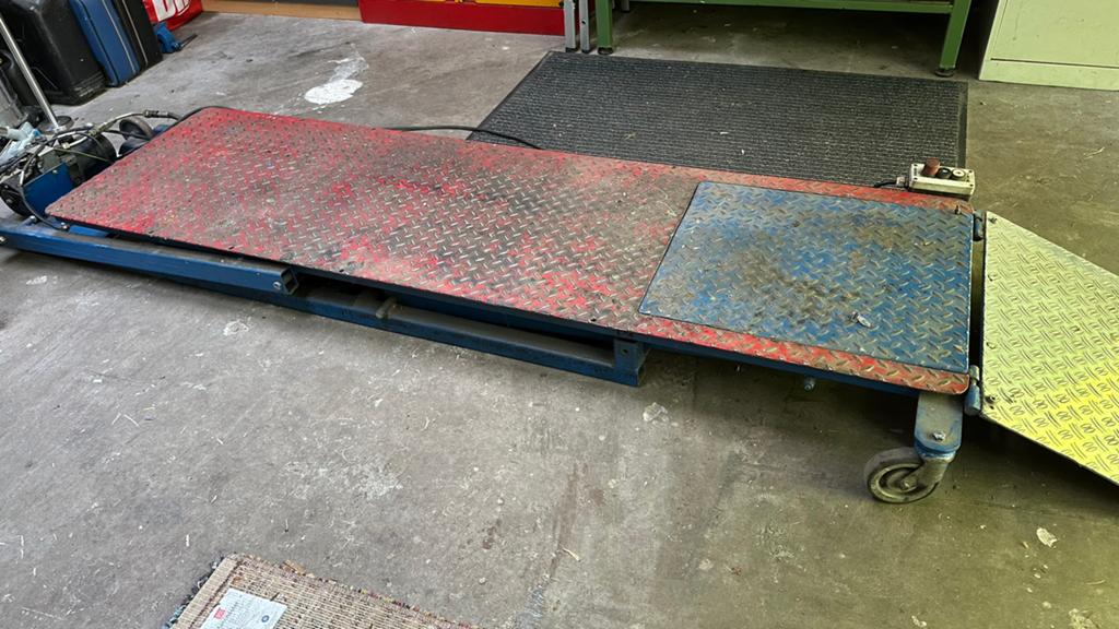 Motorheftafel hydraulisch/elektrisch, Ophalen, Gebruikt, Minder dan 70 cm, Inklapbaar