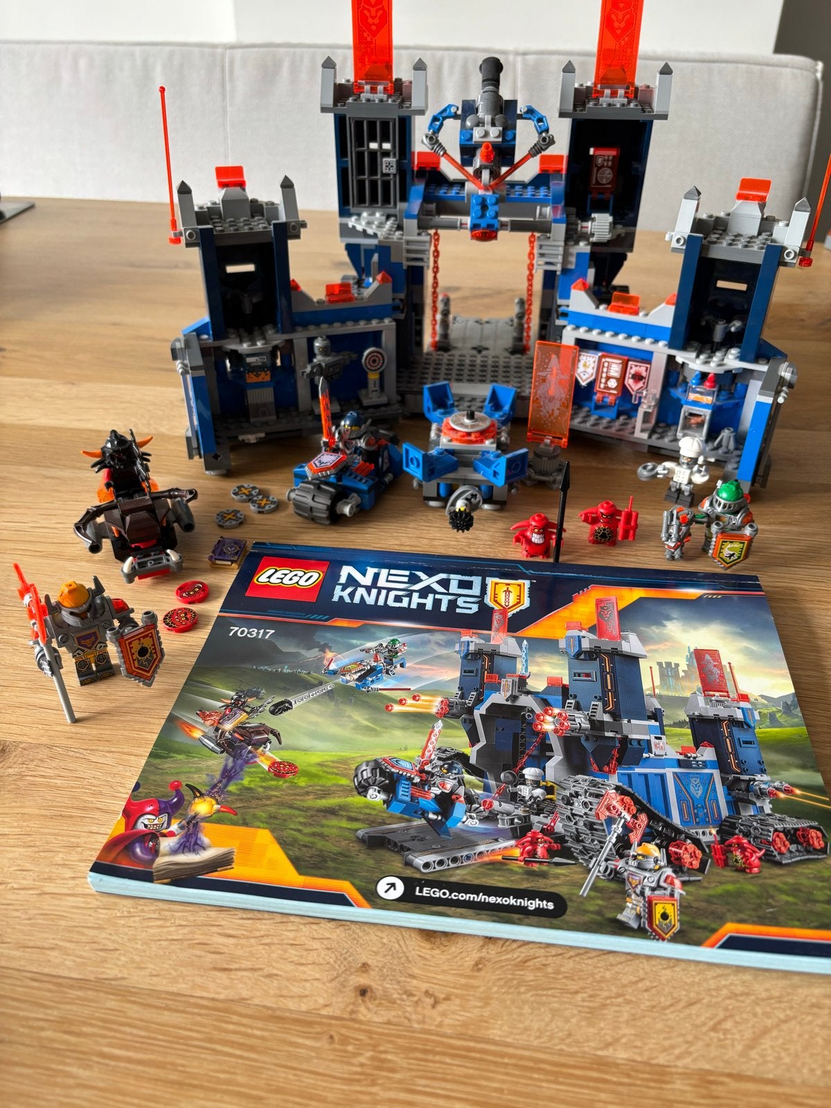 Lego Nexo Knights 70317 Fortrex - Complete set met boekje, Overige thema's, Lego, Ophalen of Verzenden, Zo goed als nieuw