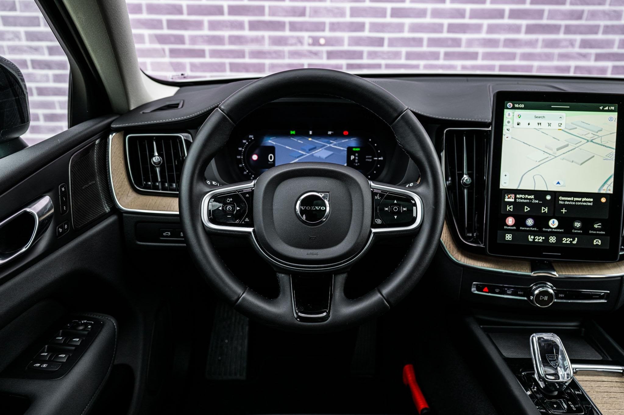 Volvo XC60 2.0 T6 Plug-in hybrid AWD Ultra Dark | SOH 100% |, Automaat, 12 maanden, Gebruikt, Euro 6