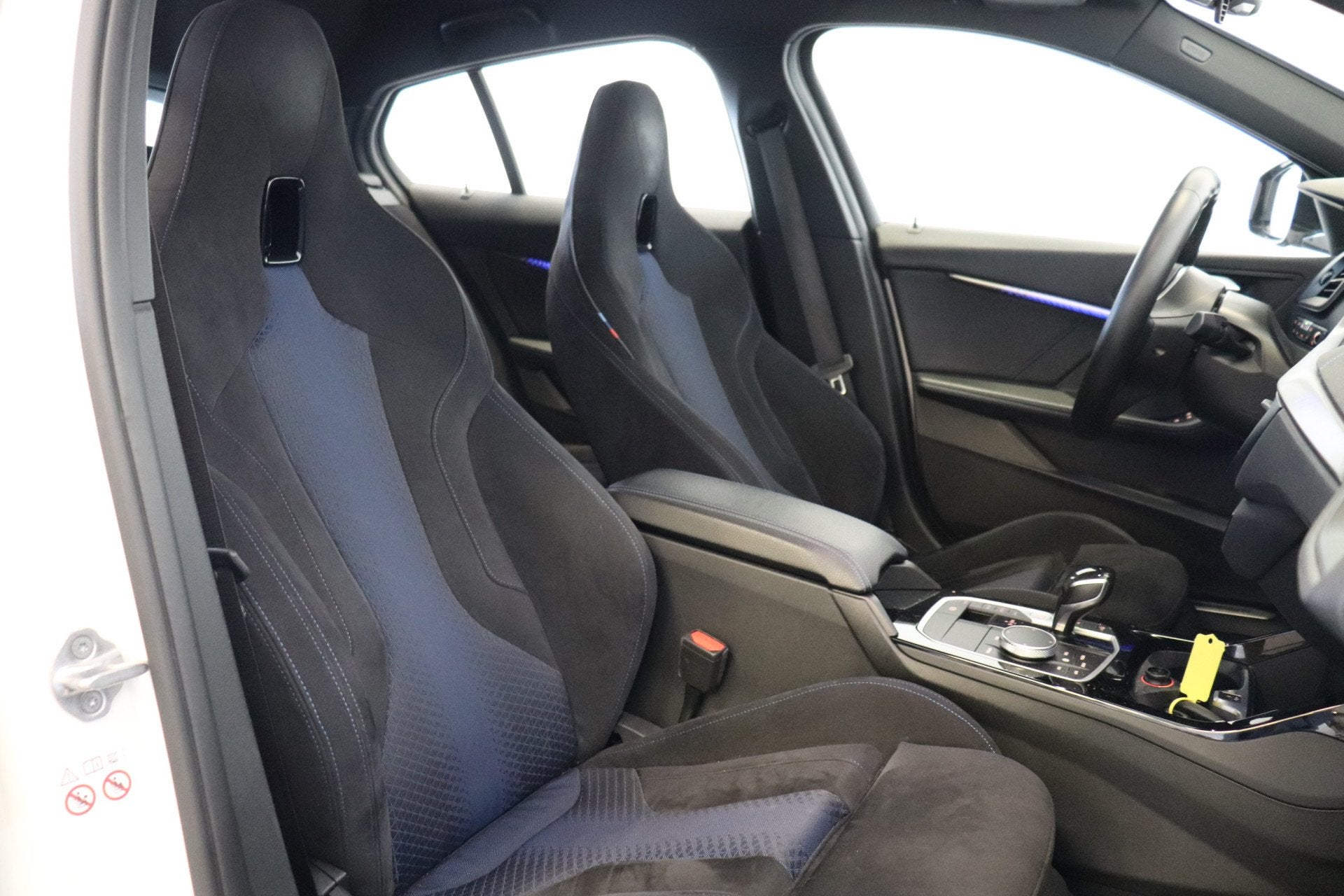 BMW 1-serie 118i High Executive Edition M-Sport Dealer OH |, Auto's, BMW, 136 pk, Gebruikt, Alcantara, Wit