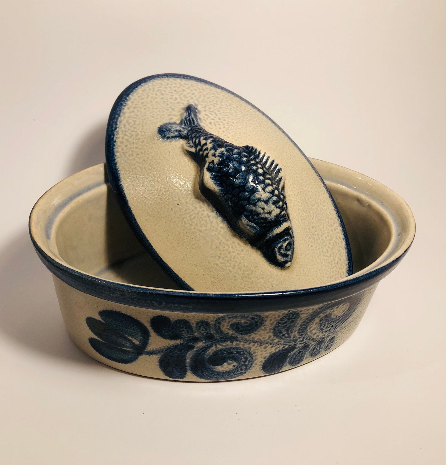 Oude keramische zoutpot, haringpot, met visje op deksel, Ophalen of Verzenden