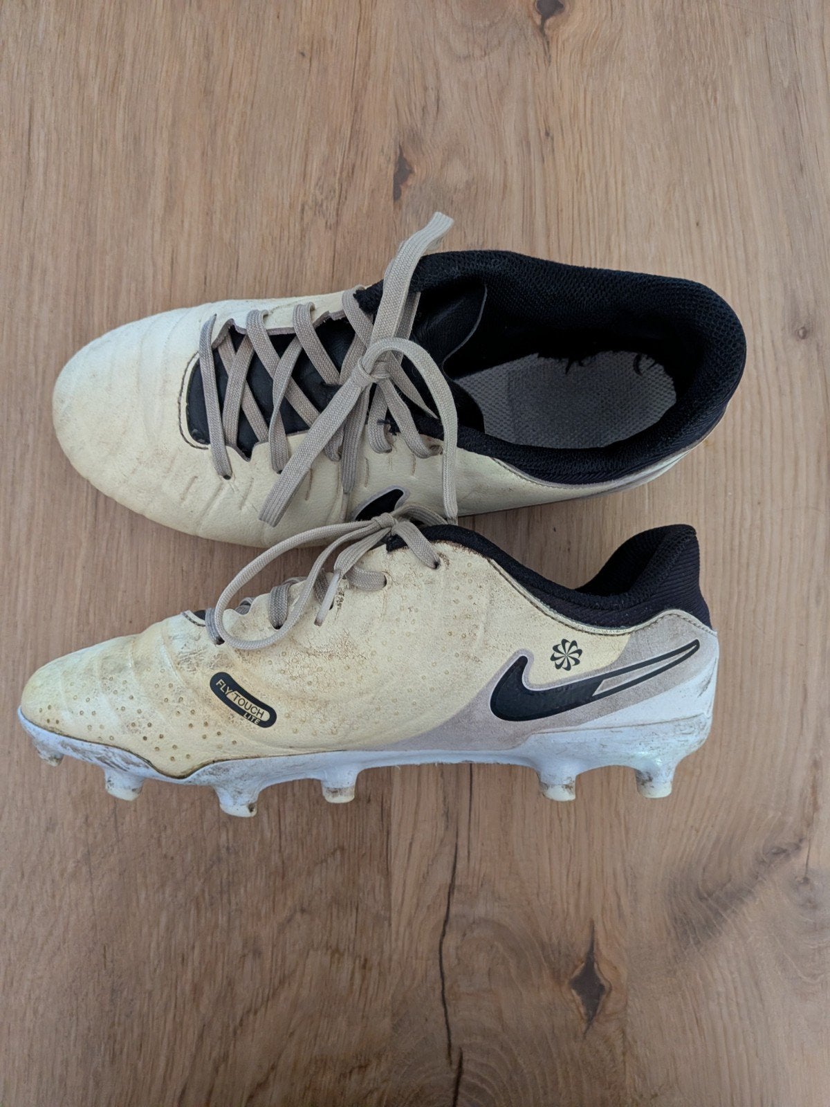 Nike Tiempo Legend 9 Club FG/MG Voetbalschoenen - Maat 36.5, Sport en Fitness, Voetbal, Ophalen of Verzenden