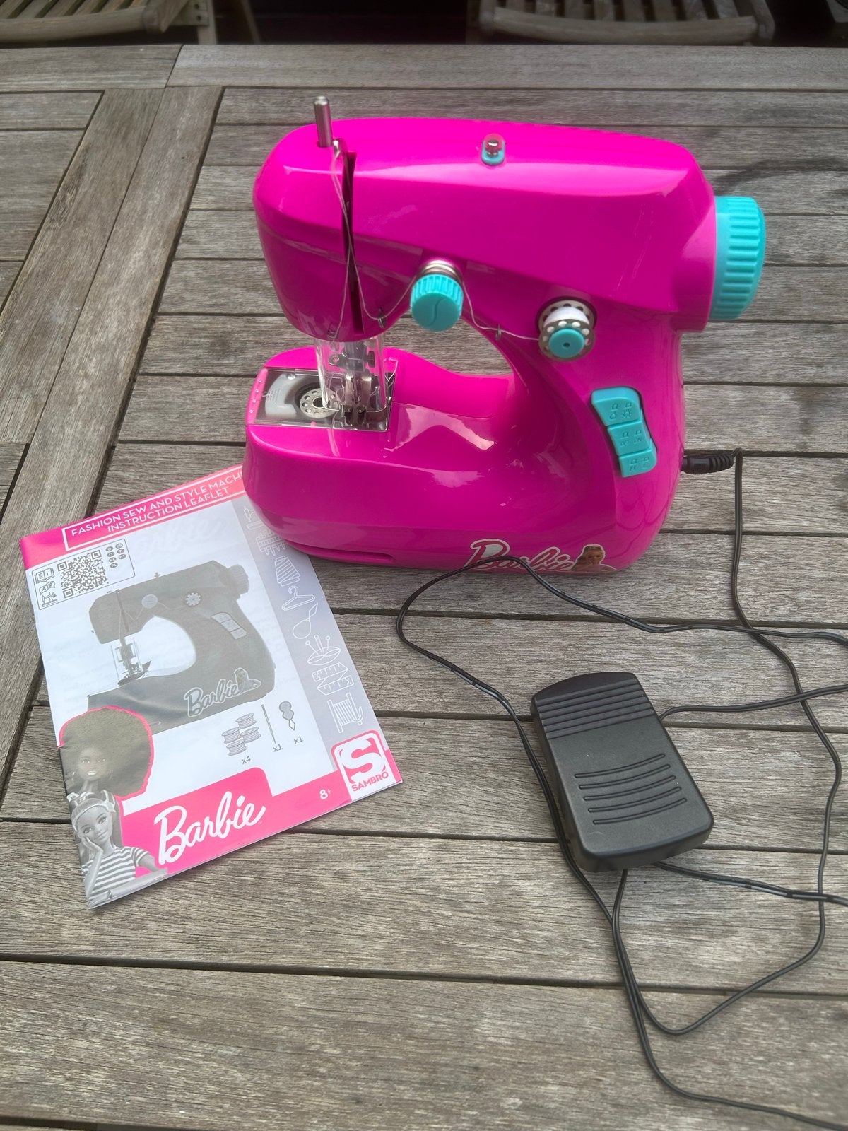 Barbie Naaimachine - Roze en Zo Goed als Nieuw, Ophalen, Zo goed als nieuw, Naaimachine, Overige merken