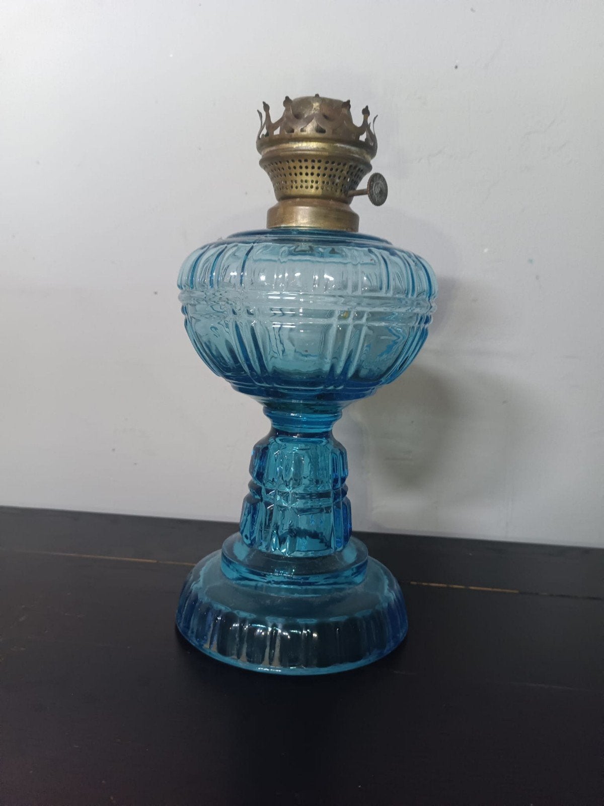 Zeldzame Antieke Petroleumlamp Geperst Glas | Merktekens L&B, Ophalen of Verzenden