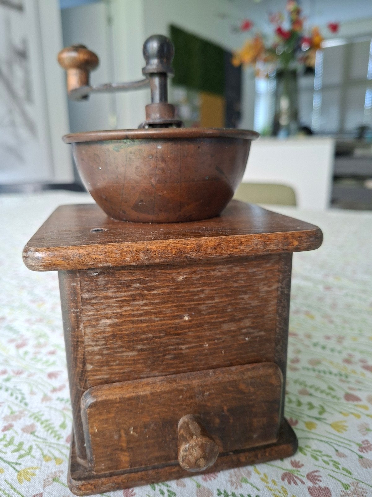 Douwe Egberts Antieke handmatige koffiemolen van hout en kop, Ophalen