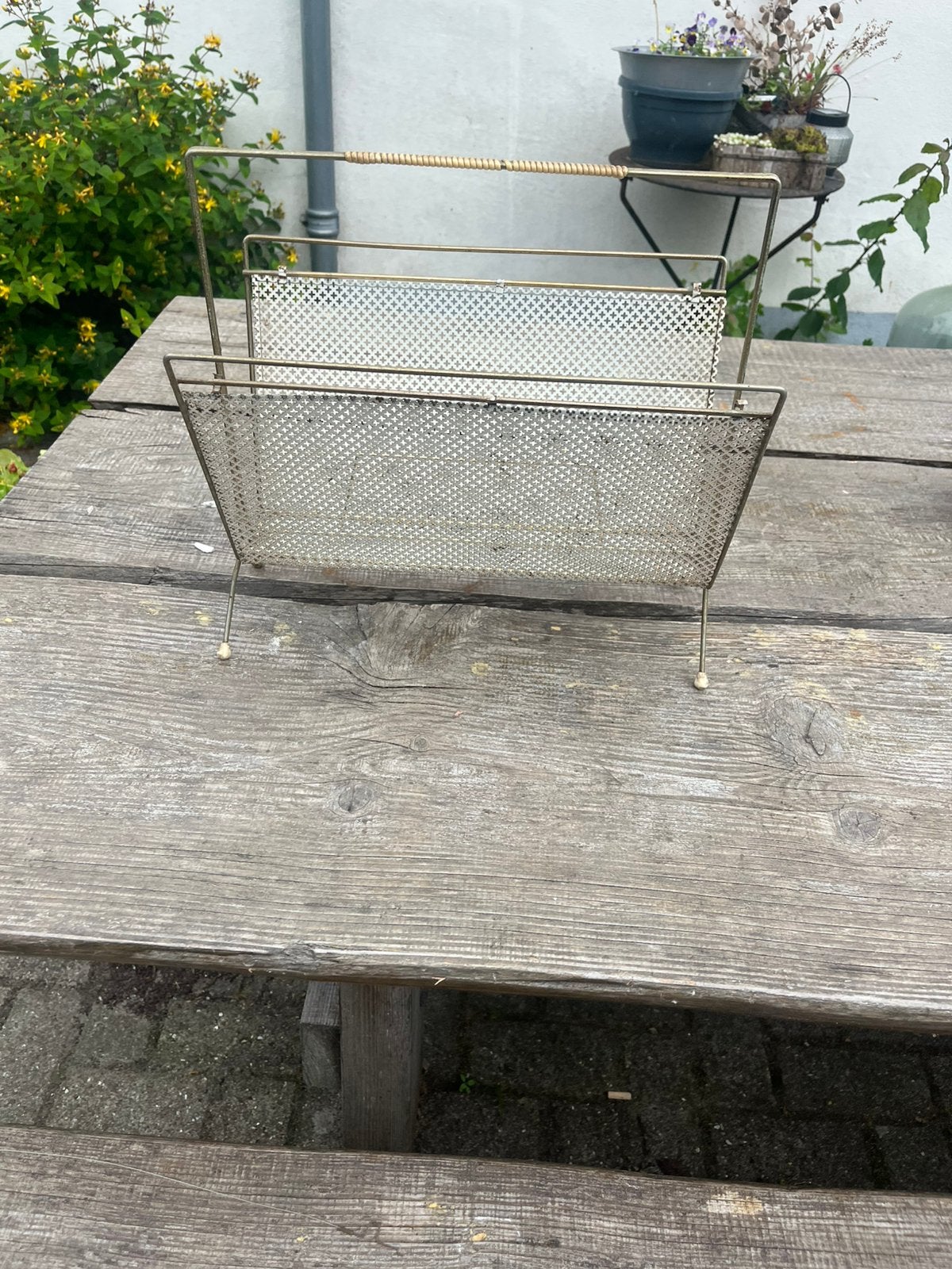 Kranten bak rek jaren 60 metaal pilastro(?) vintage retro, Ophalen of Verzenden, Huis en Inrichting