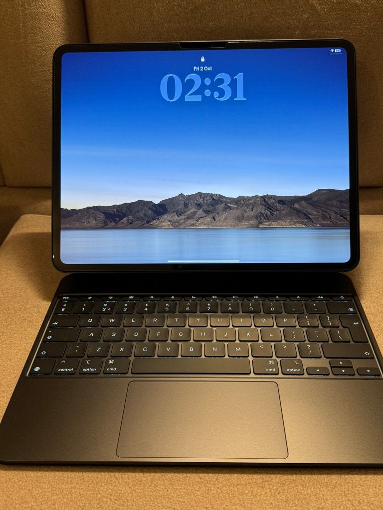 iPad Pro 13 inch M4 512GB + Magic Keyboard | 18 cycli