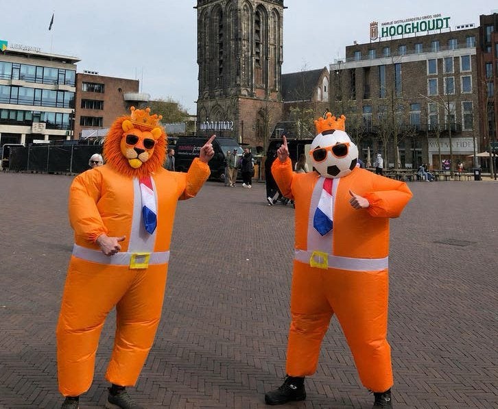 Opblaasbare oranje (Holland) Feestpak nieuw, Maat 42/44 (L), Nieuw, QCS Feestkostuums, Kleding
