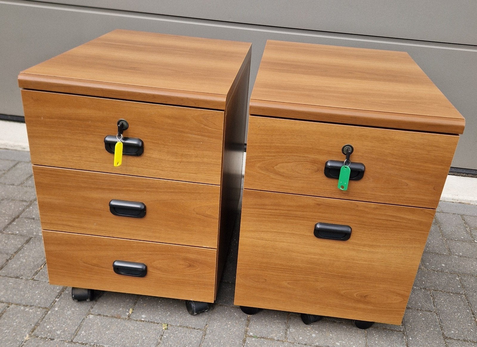 Set van 2 verrijdbare houten ladeblokken met slot en sleutel, Huis en Inrichting, Ophalen, Minder dan 50 cm, Gebruikt, Modern kantoor