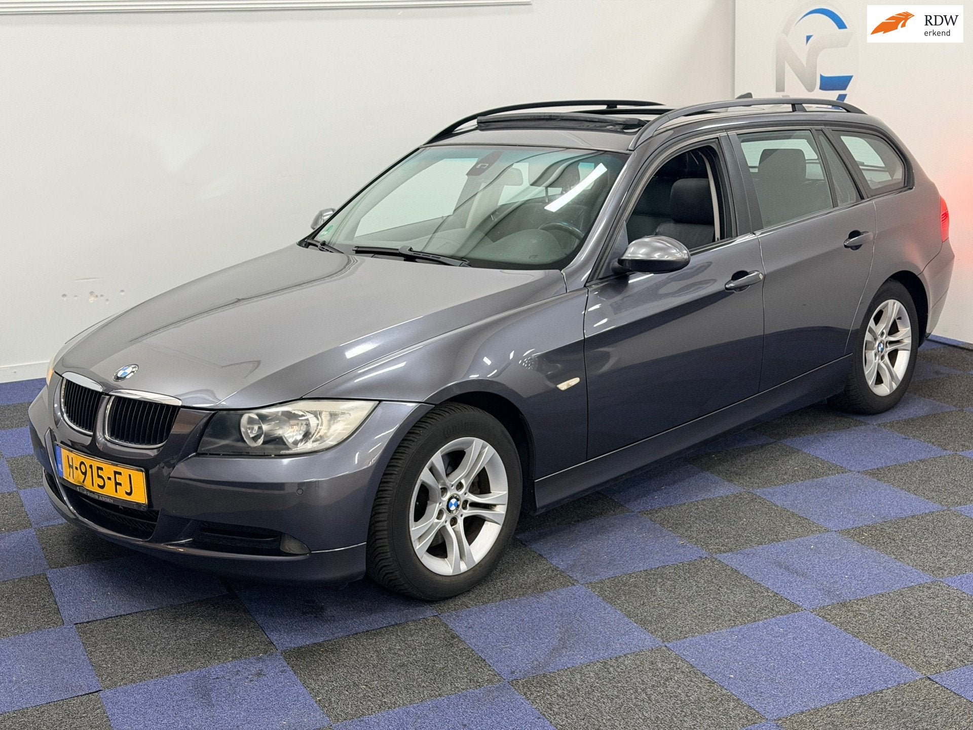 BMW 3-serie Touring 318i / PANORAMADAK / AUTOMAAT / NETTE AU, Auto's, Automaat, 1435 kg, Leder, Startonderbreker