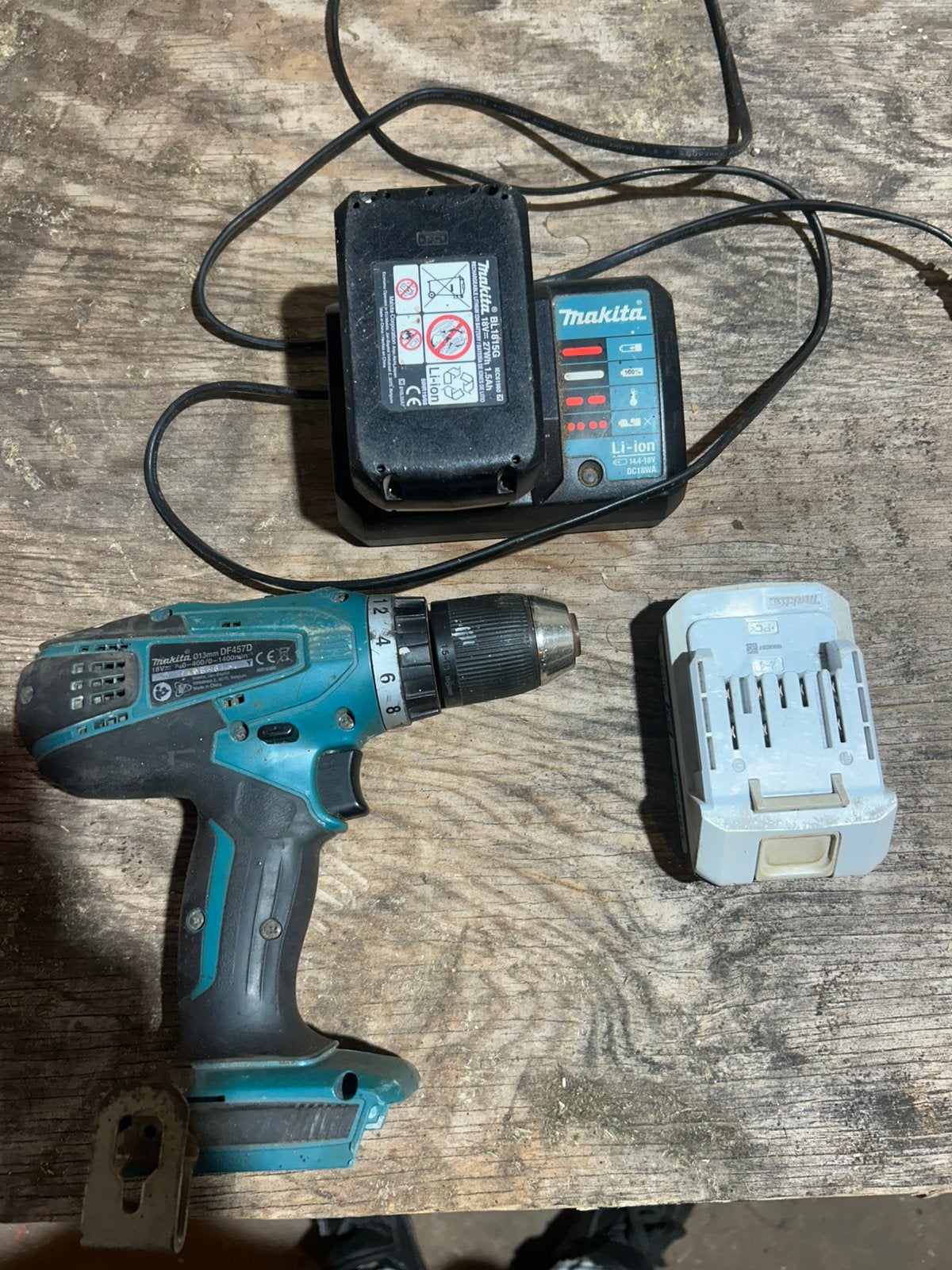 Makita boormachine met 2 accu’s, Ophalen of Verzenden, Zo goed als nieuw, Boormachine, Variabele snelheid