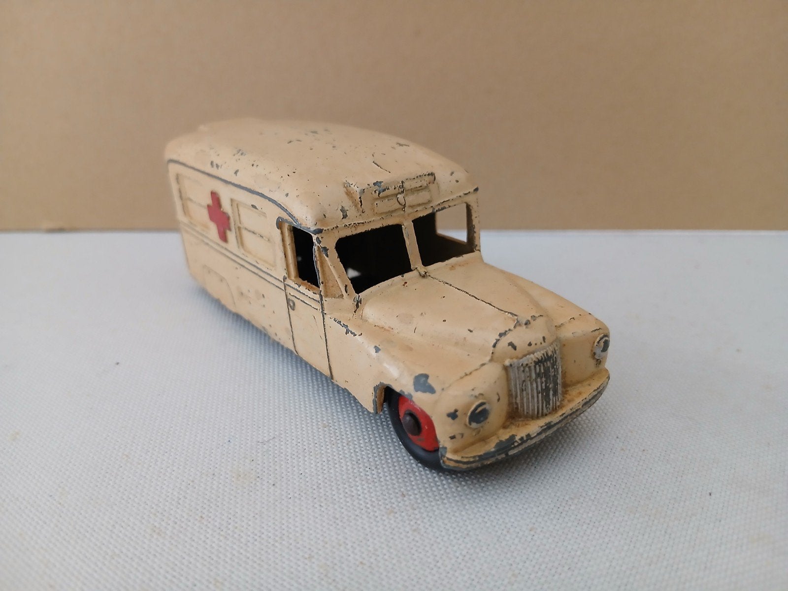 Dinky Toys Daimler Ambulance, Ophalen of Verzenden, Gebruikt, Auto, Dinky Toys