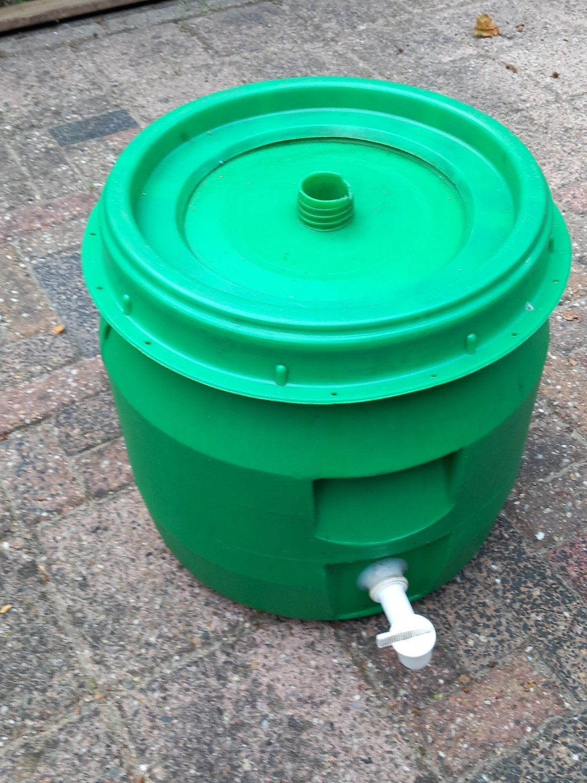 Regenton wijnton, Minder dan 75 liter, Ophalen, Kunststof, Met kraantje