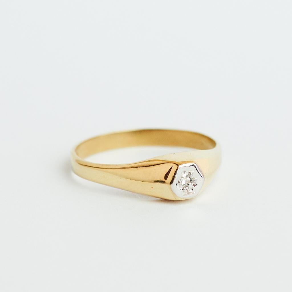 Vintage gouden ring 9 karaat goud diamant Engeland, Ophalen of Verzenden, Zo goed als nieuw, 17 tot 18, Met edelsteen