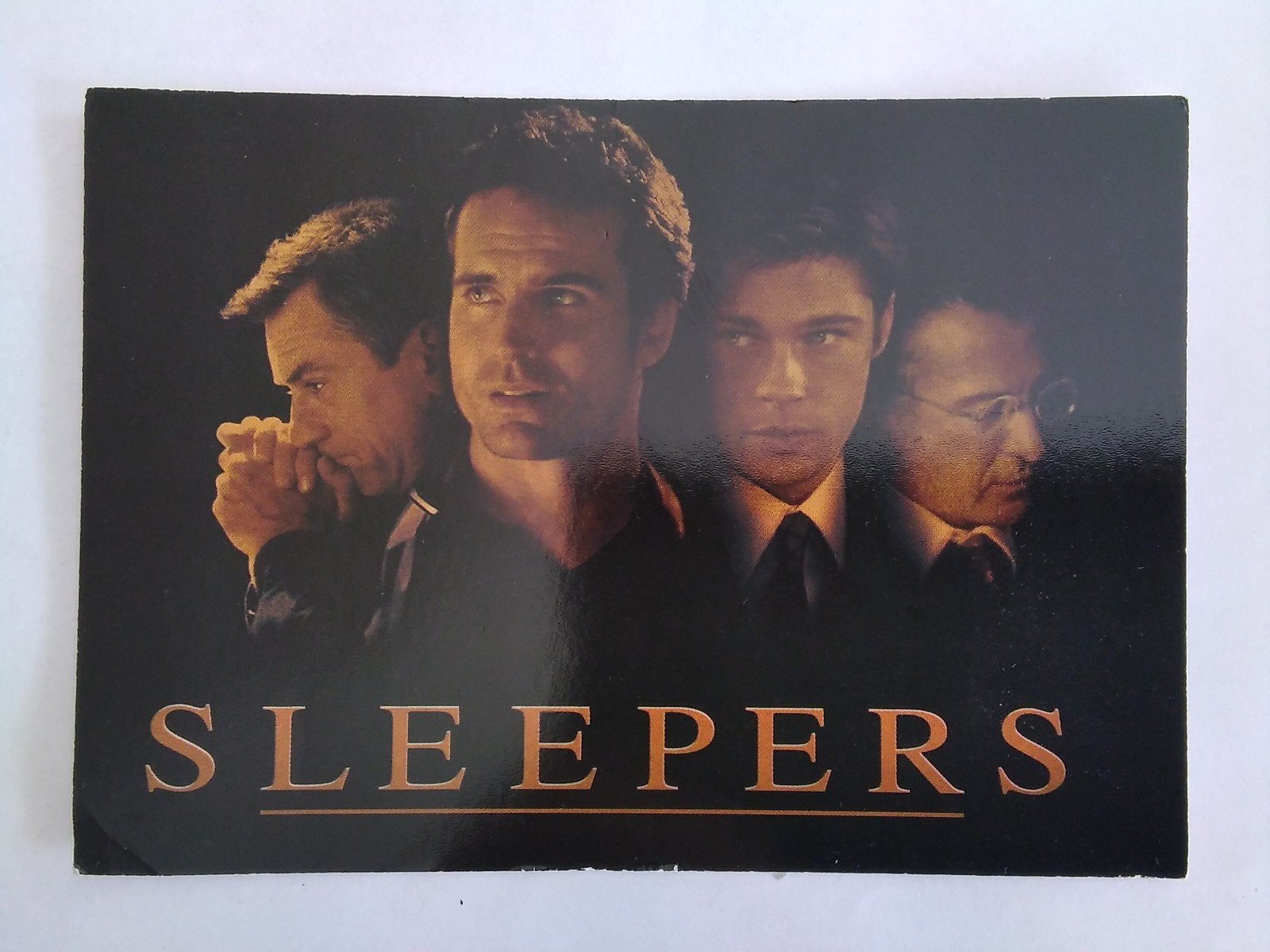 Ansichtkaart Sleepers Brad Pitt Robert de Niro, Ophalen of Verzenden, Zo goed als nieuw, Foto of Kaart