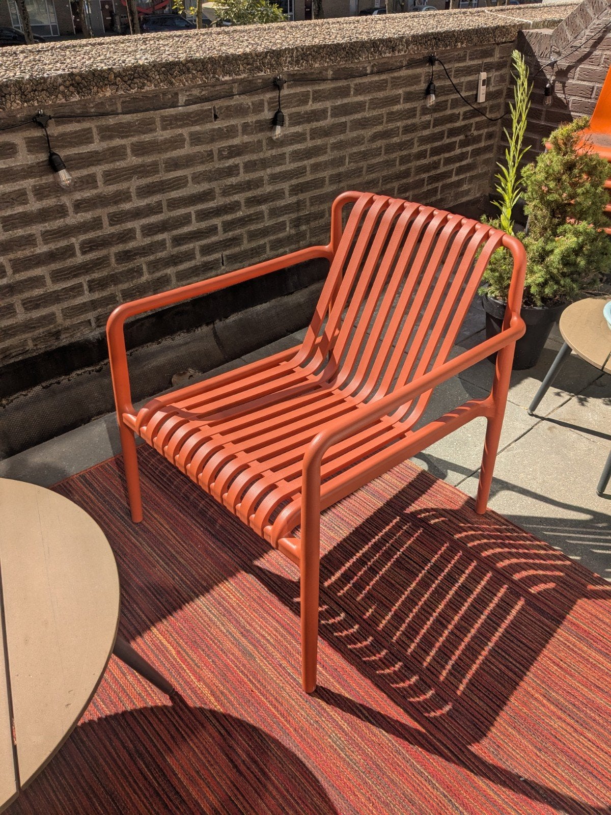 Lounge stoel tuin terra oranje, Tuin en Terras, Tuinstoelen, Ophalen, Nieuw, Kunststof, Stapelbaar