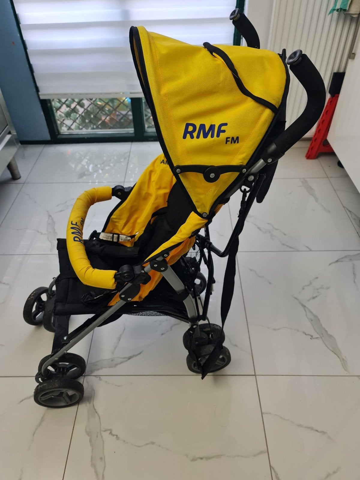 Gele buggy met zonnekap - Ideaal voor onderweg, Ophalen, Gebruikt, Overige merken, Verstelbare rugleuning