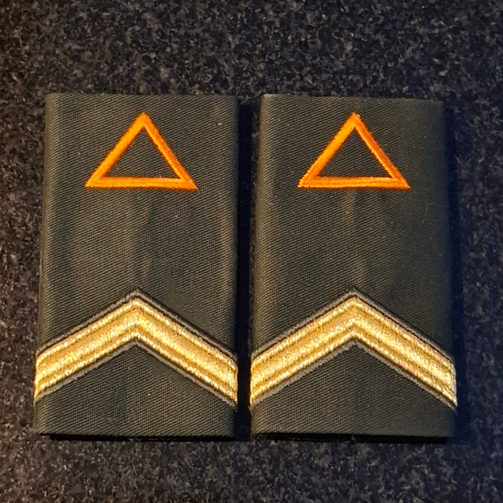 Rangen opleiding officieren sergeant, Ophalen of Verzenden, Landmacht, Nederland, Embleem of Badge