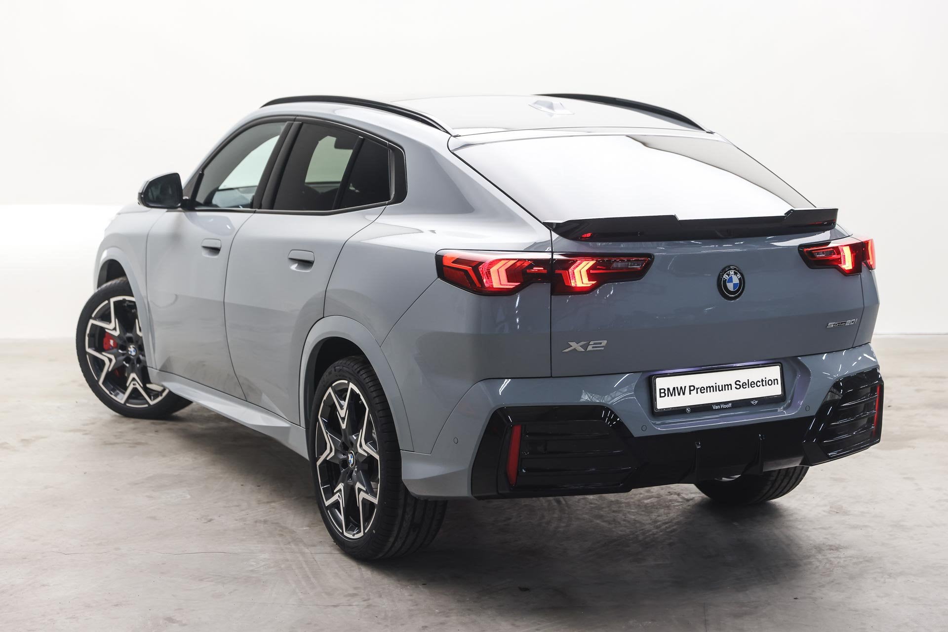 BMW X2 sDrive20i M Sport Automaat / Panoramadak / Sportstoel, Dealer onderhouden, X2, 1800 kg, 156 pk