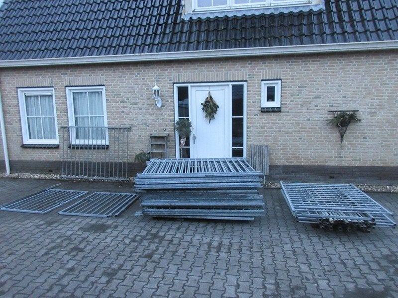 Hekwerk met spijlen +/- 65 meter, gegalvaniseerd, Tuin en Terras, Ophalen, Met poort, Gebruikt, Spijlenhekwerk