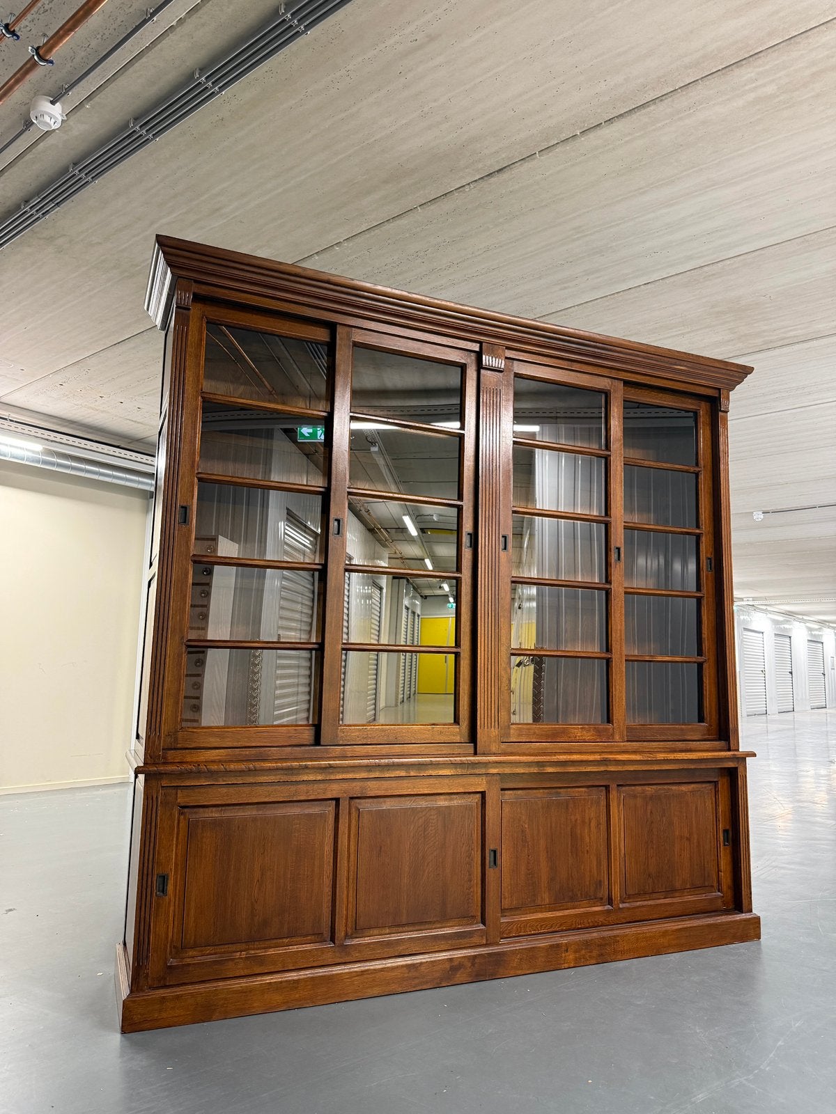 Eichholtz Bibliotheekkast | Massief Eiken #K34, Huis en Inrichting, Kasten | Vitrinekasten, Met deur(en), 200 cm of meer, Pakhuis Zuidwest