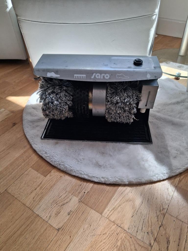 Saro schoenpoetsmachine, Ophalen