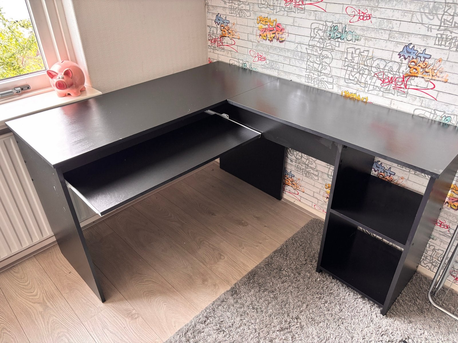 Zwart hoekbureau met uitschuifbaar toetsenbordblad, Ophalen, Gebruikt, Spaanplaat of MDF, Hoekbureau