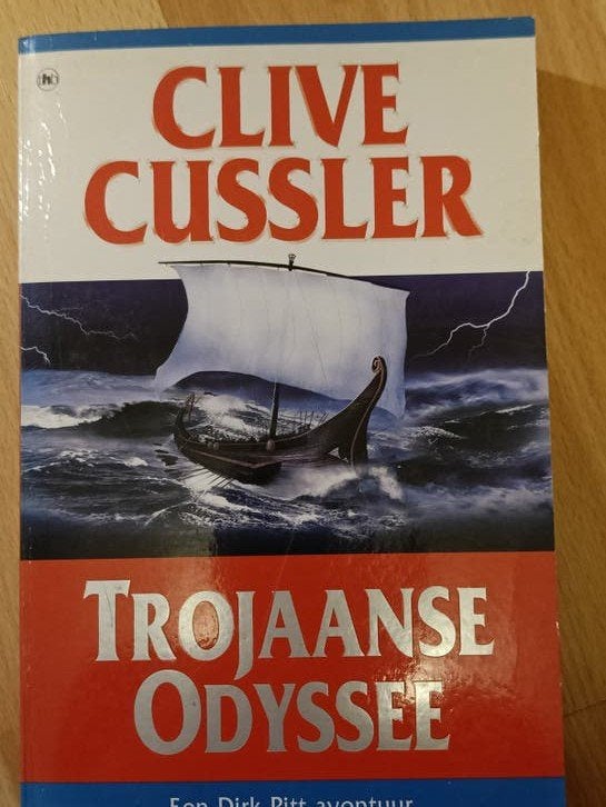 Trojaanse Odyssee - Clive Cussler (Dirk Pitt avontuur), Ophalen of Verzenden, Gelezen, Clive Cussler, Nederland